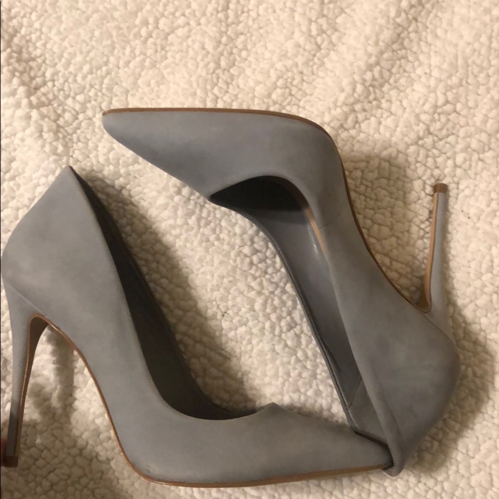 Light blue aldo heals